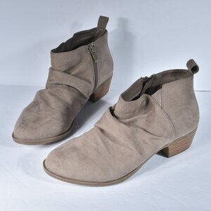 Torrid Ankle Chelsea Bootie size 7.5 Wide